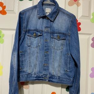 Beautiful blue Jean jacket gentle used size M, no any defects for women